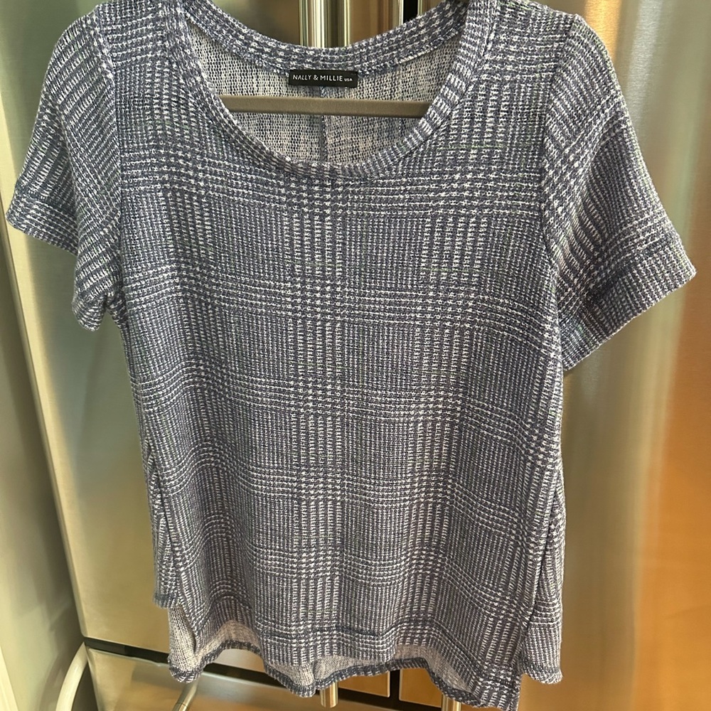 Nelly and Millie brand shirt size large